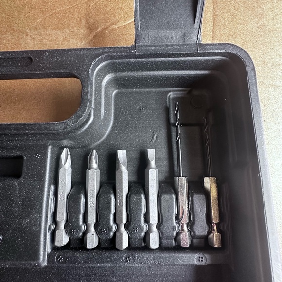 Cordless Screwdriver Set, Rechargeable, with attachments, New in Hard Case - Picture 4 of 9